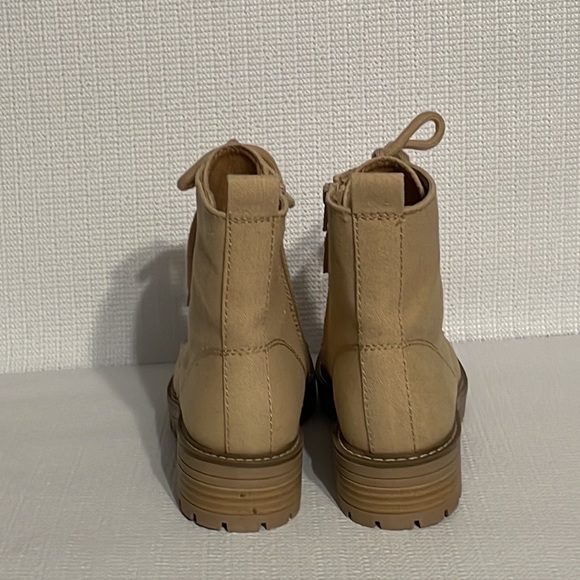 Universal thread, laced up, canvas booties, Size 8 - Picture 9 of 12